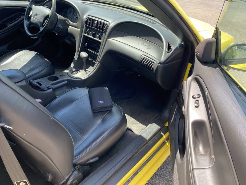 2002 Ford Mustang Deluxe