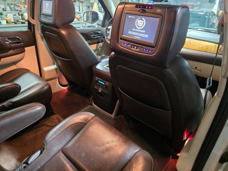 2013 Cadillac Escalade Platinum Edition