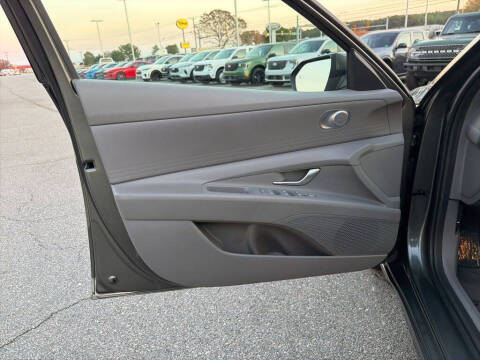 2024 Hyundai Elantra SEL