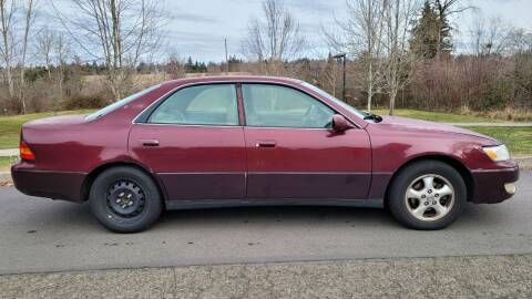 1998 Lexus ES 300 for sale at CLEAR CHOICE AUTOMOTIVE in Milwaukie OR