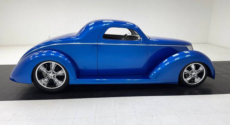 1937 Ford Deluxe
