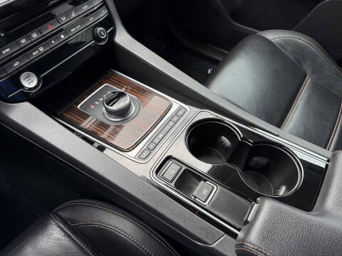 2017 Jaguar F-PACE 35t Prestige