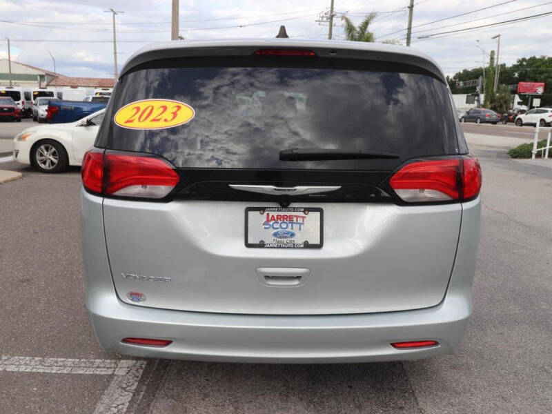2023 Chrysler Voyager LX