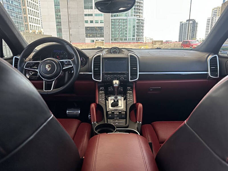 2016 Porsche Cayenne GTS