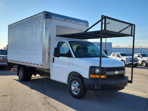 2016 Chevrolet Express for sale at Breeden Pre-Owned in Van Buren AR