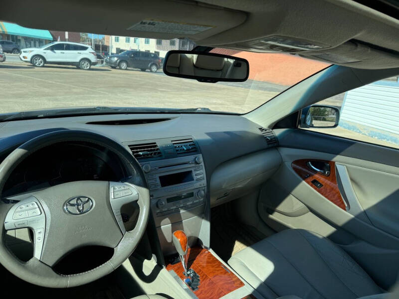 2011 Toyota Camry XLE photo 15