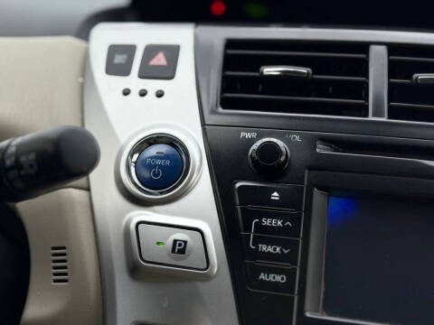 2013 Toyota Prius v Five