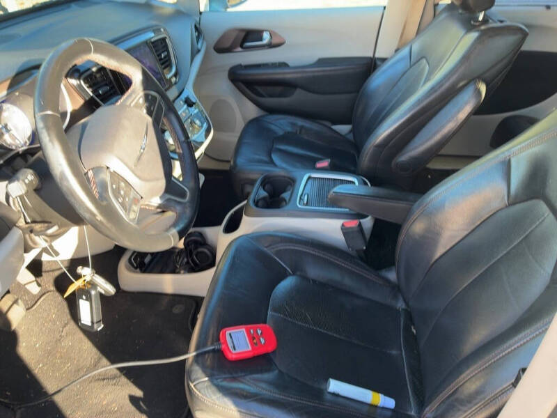 2017 Chrysler Pacifica Touring-L Plus