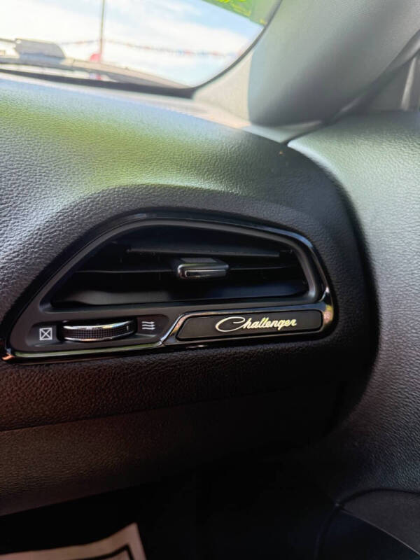 2021 Dodge Challenger SXT