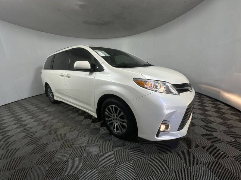 Used 2020 Toyota Sienna XLE with VIN 5TDYZ3DC3LS084783 for sale in Lighthouse Point, FL