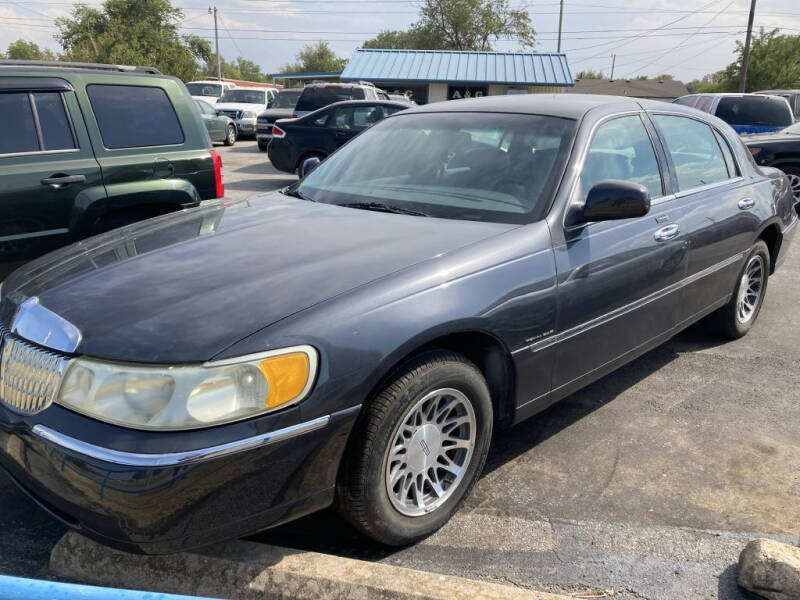 2001 Lincoln Town Car for sale at A & G Auto Sales in Lawton OK