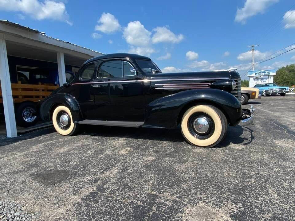 1937 Oldsmobile Cutlass 13