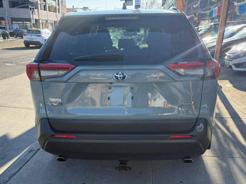 2020 Toyota RAV4 Hybrid XLE