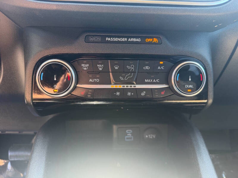 2022 Ford Escape Titanium