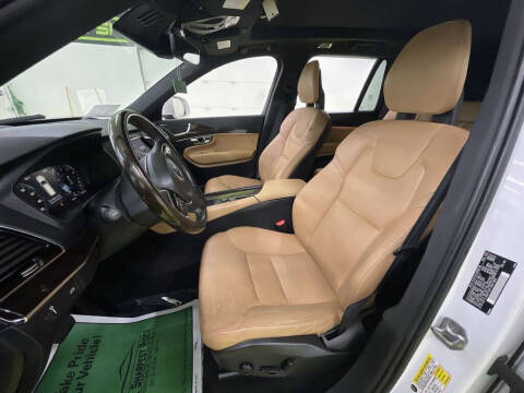 2016 Volvo XC90 T6 Momentum