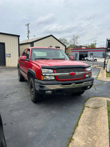 2006 Chevrolet Avalanche for sale at Singleton Auto Sales in Conway AR