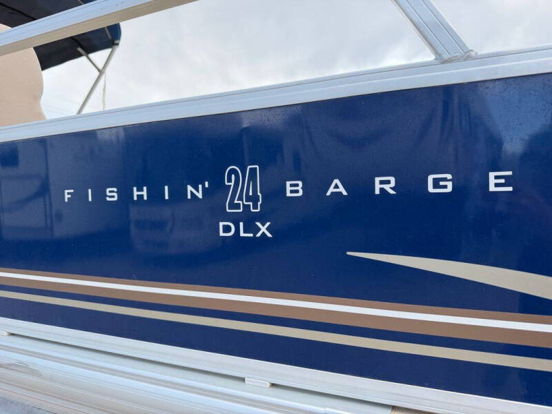 2014 Tracker MARINE FISHIN BARGE