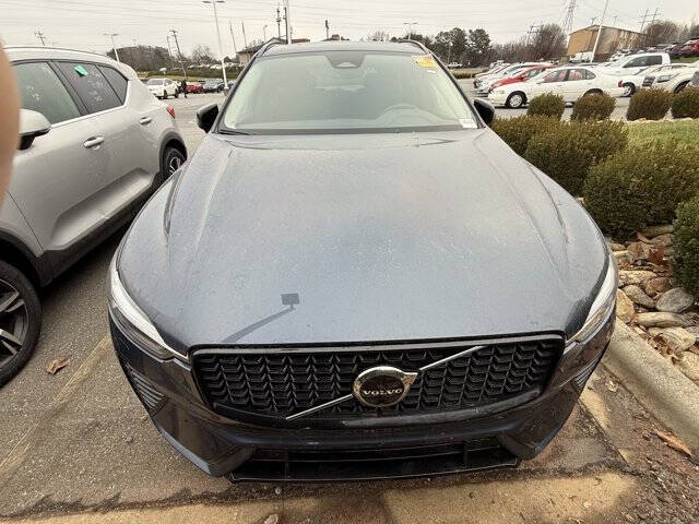 2025 Volvo XC60 B5 Plus Dark Theme