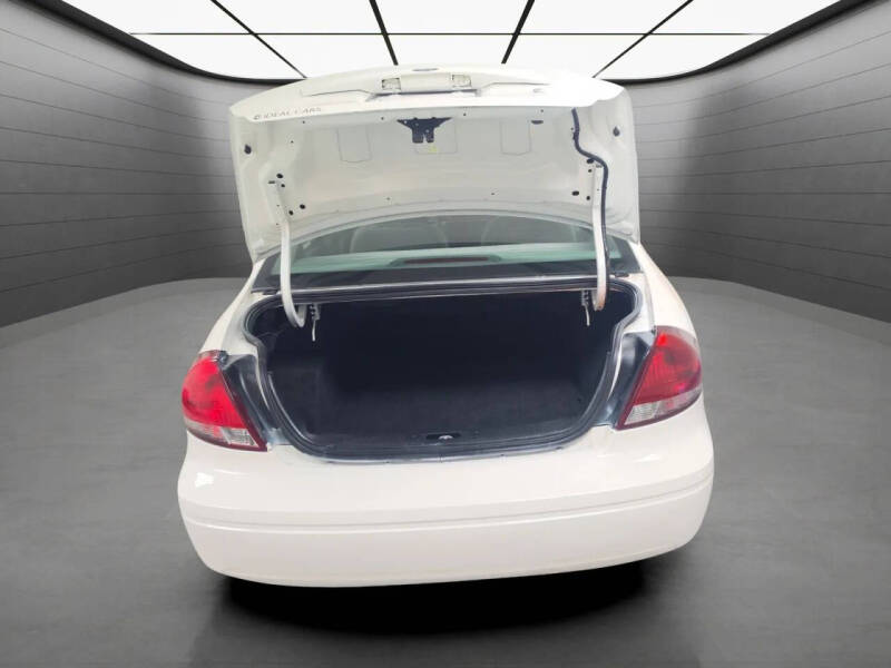2006 Ford Taurus SE
