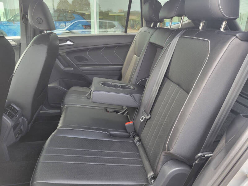 2023 Volkswagen Tiguan SE R-Line Black