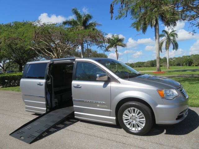 2013 Chrysler Town and Country Limited