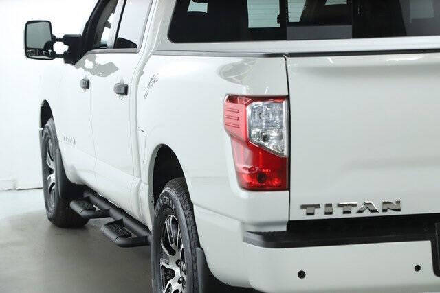 2024 Nissan Titan SV