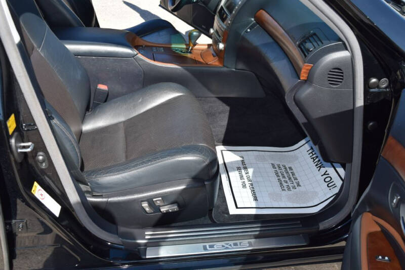 2012 Lexus LS Base photo 22