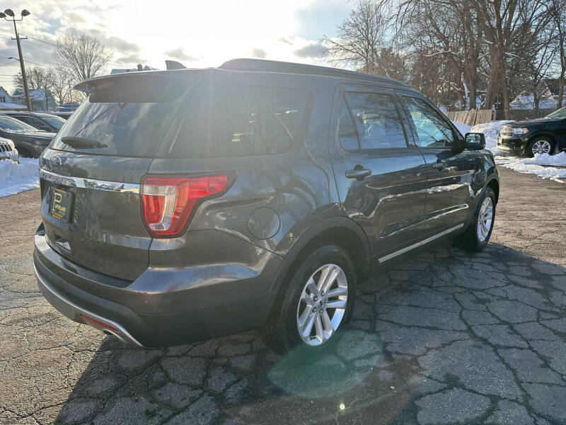 2017 Ford Explorer for sale at PAPERLAND MOTORS - Fresh Inventory in Green Bay WI
