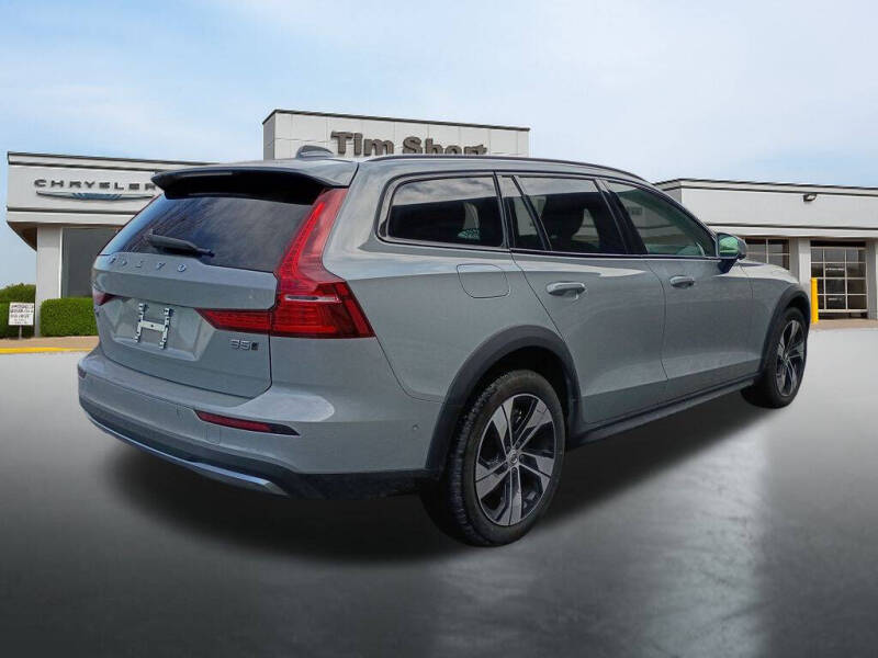 2025 Volvo V60 Cross Country B5 Plus