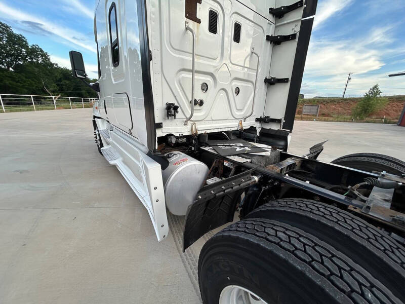 2016 Freightliner Cascadia