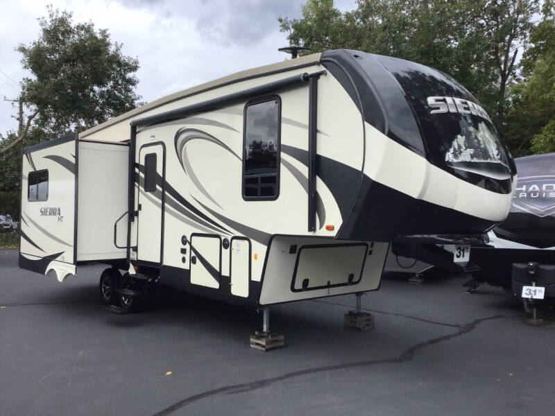 2018 Forest River Sierra 2850RL / 31ft