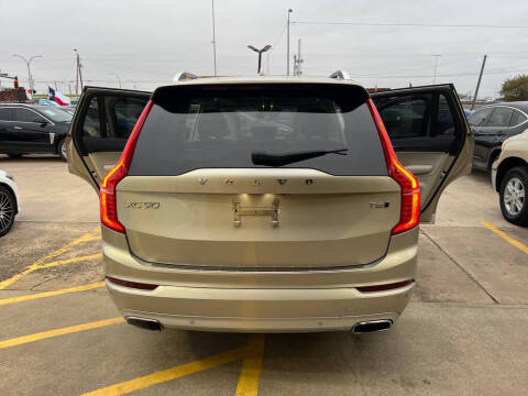 2016 Volvo XC90 T6 Momentum