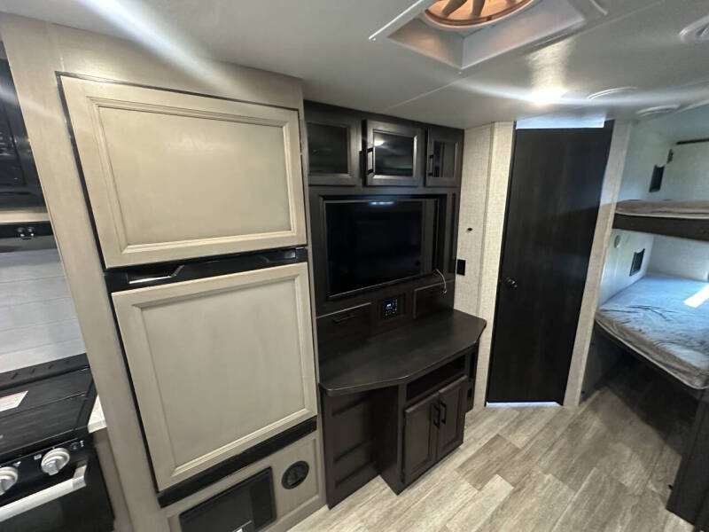 2022 FOR SALE!!  Jayco Jayfeather 27BHB