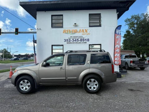 2005 Nissan Pathfinder LE