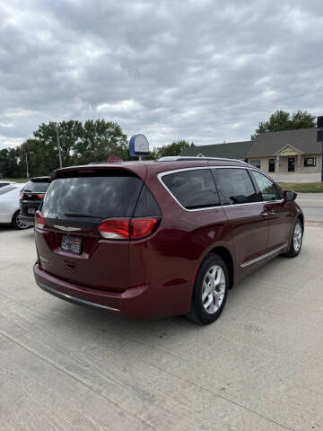 2017 Chrysler Pacifica Touring-L Plus