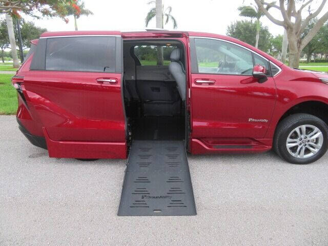 2022 Toyota Sienna Limited 7-Passenger