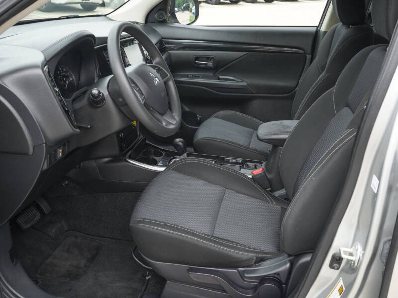 2019 Mitsubishi Outlander ES