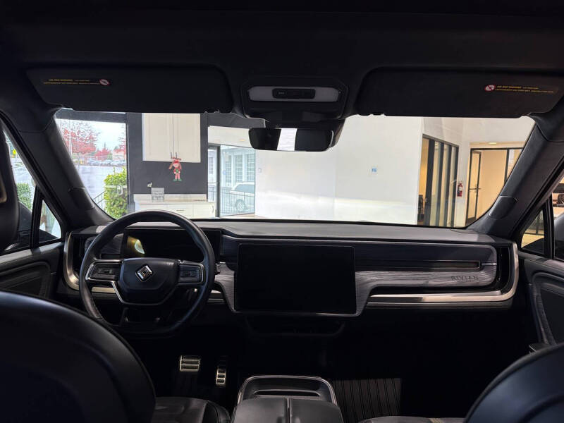 2024 Rivian R1T Adventure