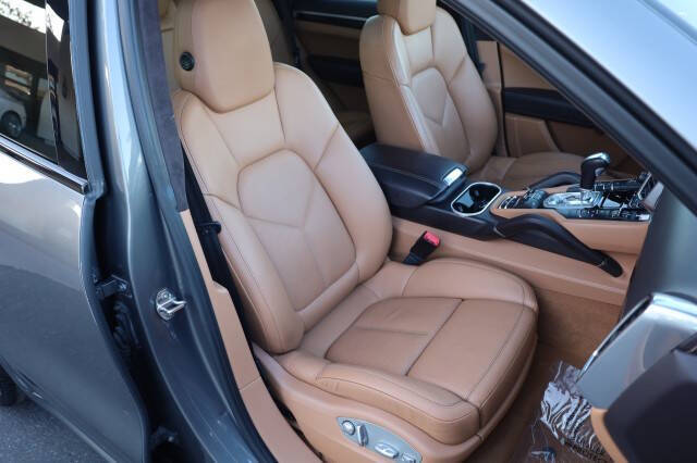 2014 Porsche Cayenne GTS