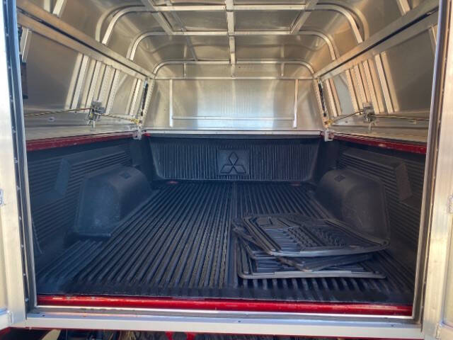 2006 Mitsubishi Raider Duro Cross V8