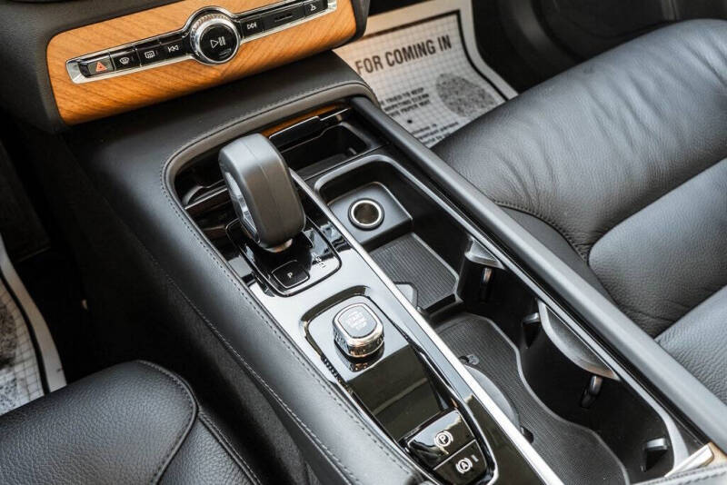 2025 Volvo XC90 B6 Plus Bright Theme 7P