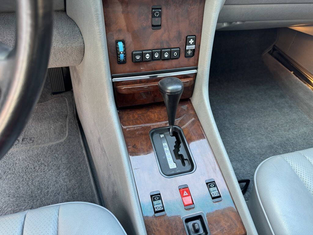 1989 Mercedes-Benz 560-Class 18