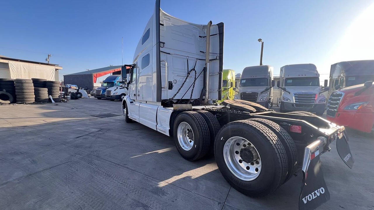 2023 VOLVO VNL 760 SLEEPER 500 HP for sale at KING TRUCK TRAILER SALES in Bakersfield, CA