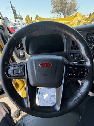2022 Peterbilt 579