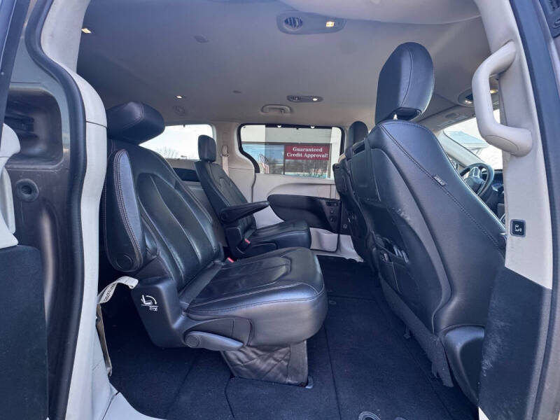 2017 Chrysler Pacifica Touring-L Plus