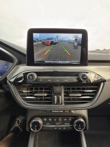 2022 Ford Escape Hybrid Titanium