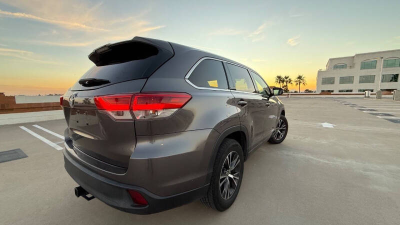 2018 Toyota Highlander LE
