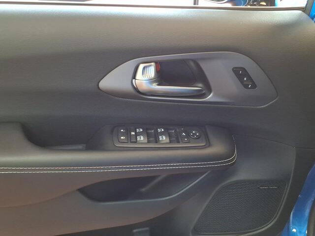 2027 Chrysler Pacifica Limited
