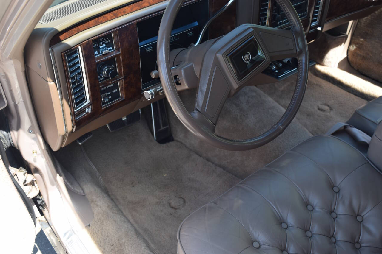 1991 Cadillac Brougham 207