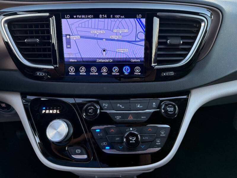 2017 Chrysler Pacifica Touring-L Plus